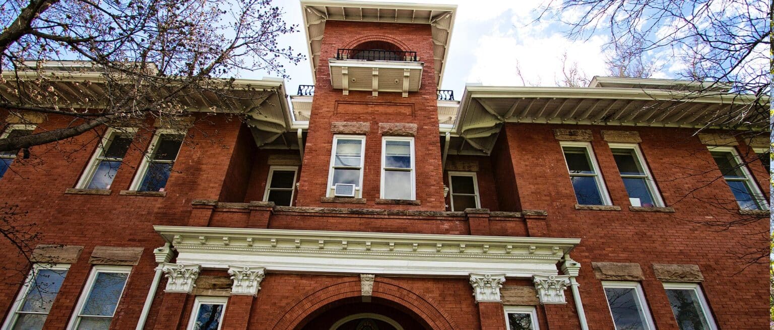 The front facade of the Lincoln Building