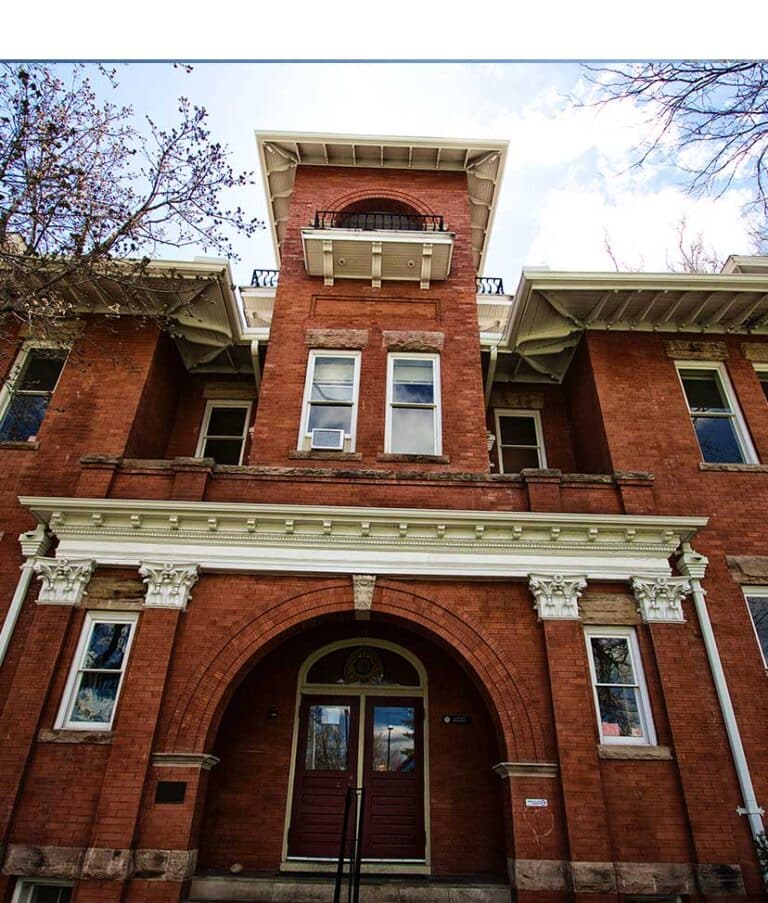 The front facade of the Lincoln Building